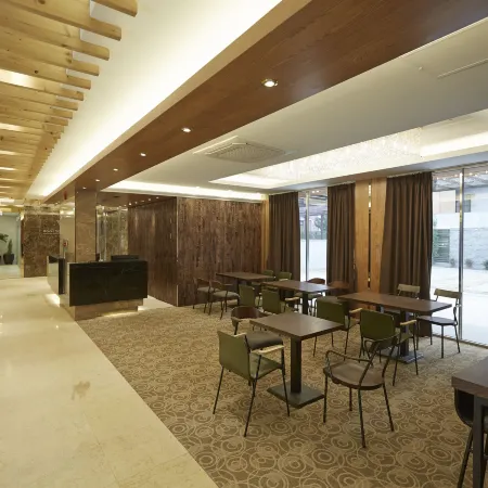 Royal Square Hotel Seoul Отели рядом с достопримечательностью «Гансогу»