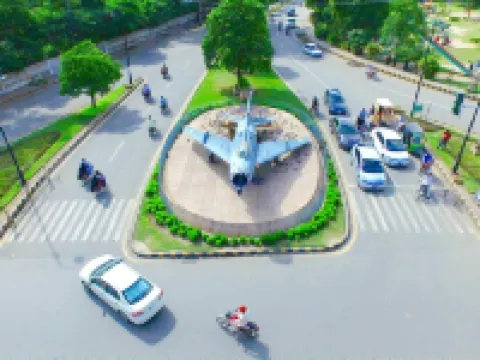 Hayyat Luxury Hotel ラホールのホテル