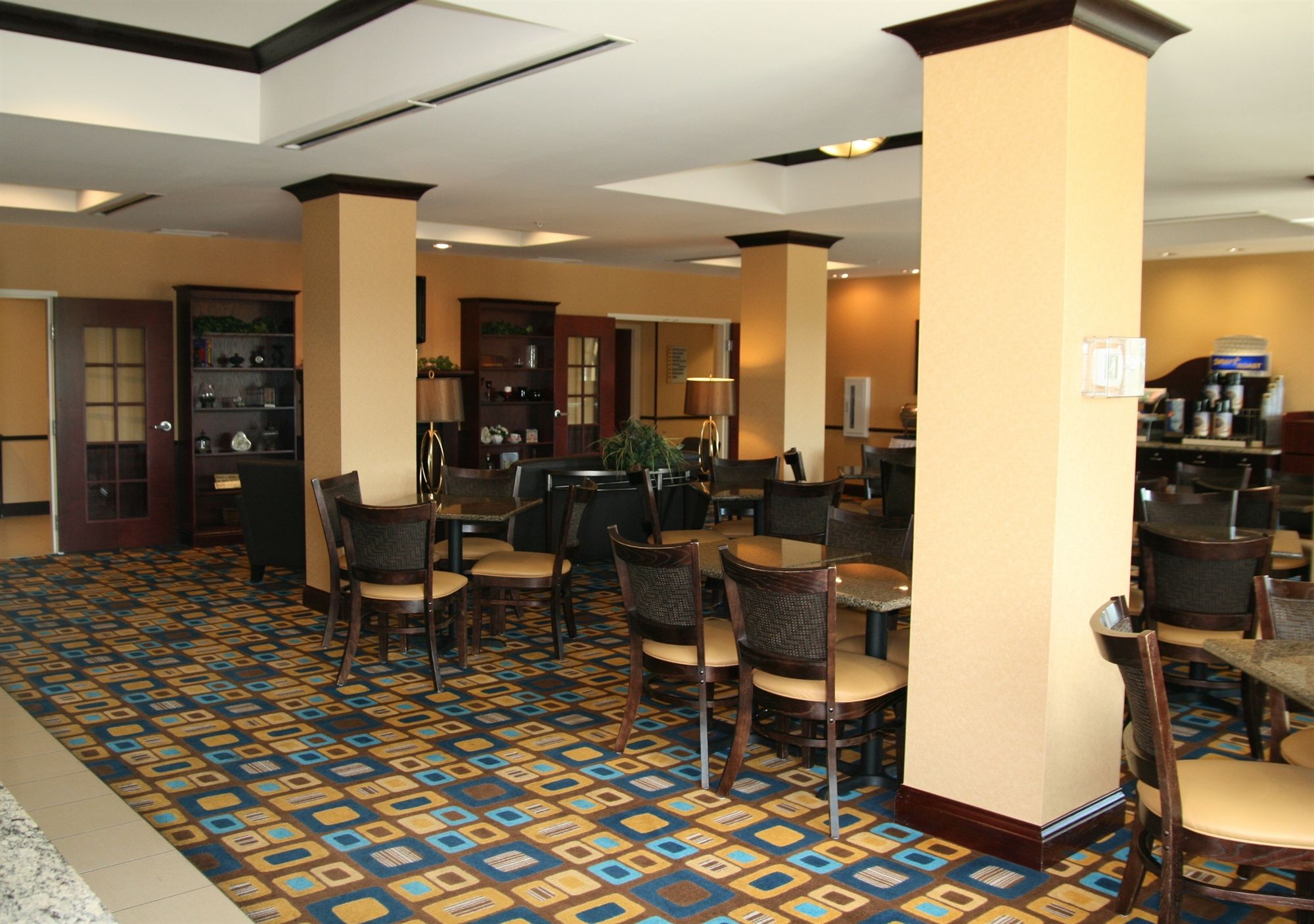 Holiday Inn Express & Suites Youngstown West I 80, an Ihg Hotel