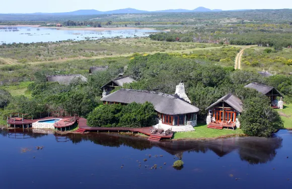 馬賽克舄湖郊外小屋
