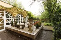 Hotel Aurbacher Hof Gmbh Hotels near Bavarian State Chancellery