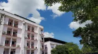 Rich Hotel