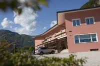 알마 리빙 호텔- 알 지라로스토 Animalborghetto 주변 호텔