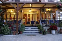 Hotel Galaxias فنادق في Tolofon