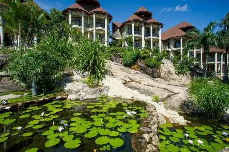 Malaika Beach Resort Отели рядом с достопримечательностью «Winterfell hall»