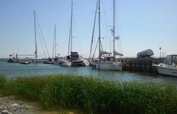 羅納拉娜港住宿酒店