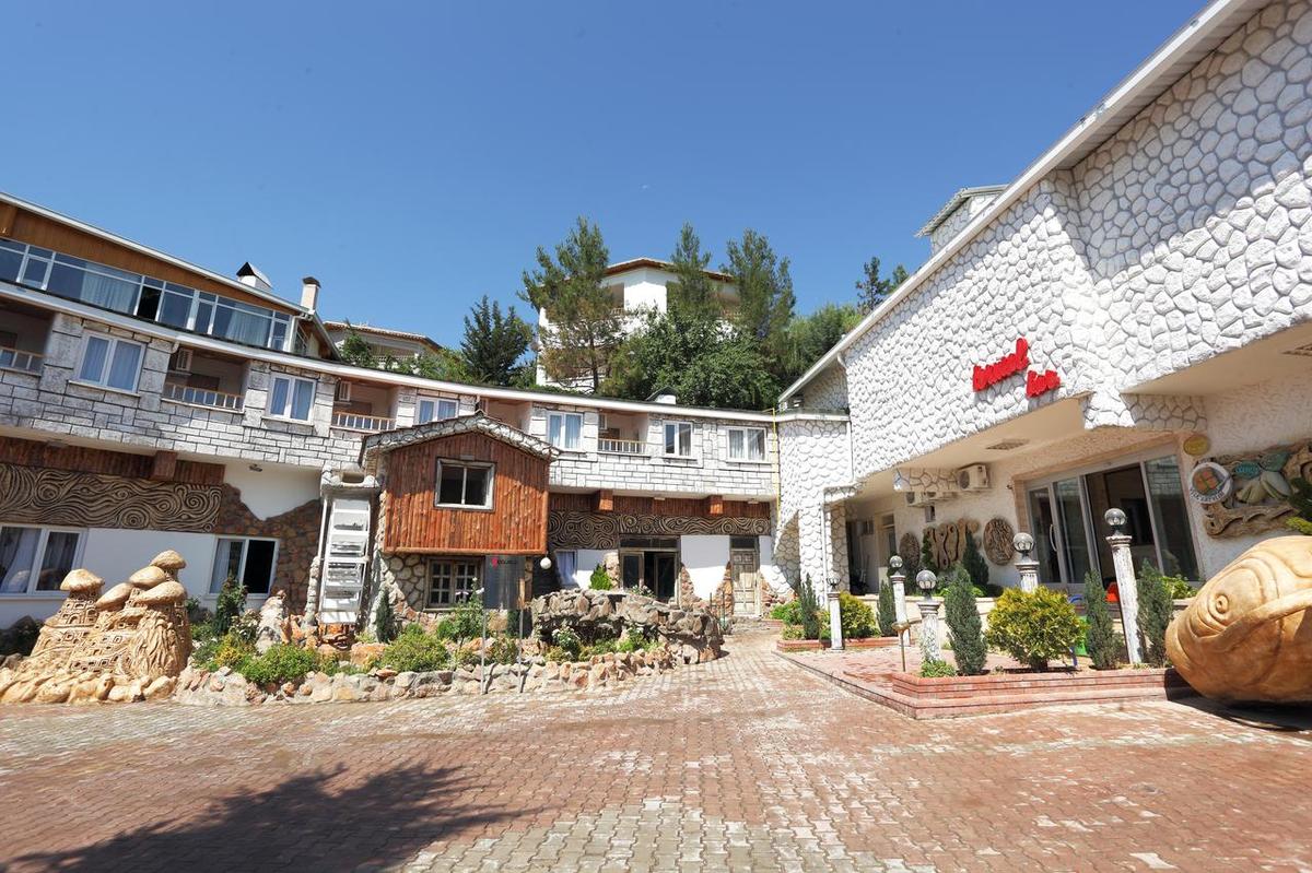 Uğurlu Termal Resort&Spa ve Kür Merkezi (Ugurlu Termal Resort Spa & Spa Cure Center)