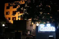 Hotel Mehfil Inn 암라바티 호텔