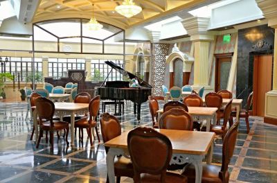 Restaurant The Luneta Hotel Manila Photo