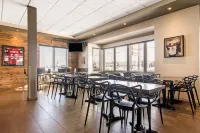 Econo Lodge Inn & Suites Các khách sạn ở Laurier Station