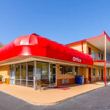 Econo Lodge Near Motor Speedway