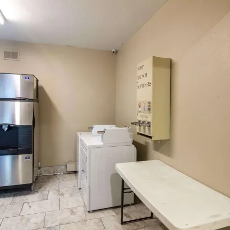 Days Inn by Wyndham Fort Worth North / Fossil Creek