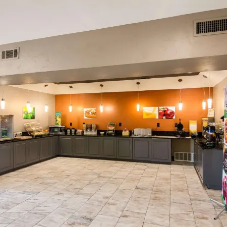 Days Inn by Wyndham Fort Worth North / Fossil Creek