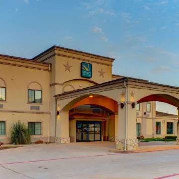 Quality Inn & Suites - Glen Rose