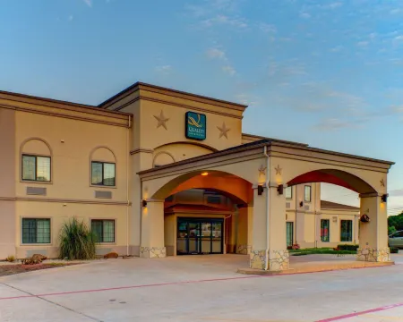 Quality Inn & Suites - Glen Rose