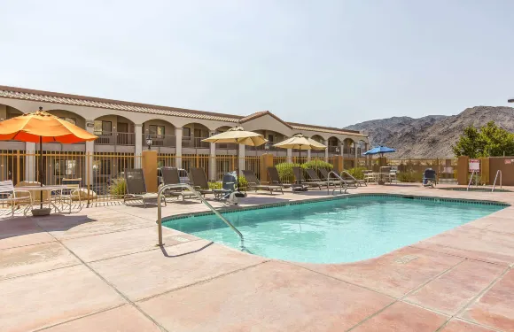 約書亞樹 - 29 棕櫚綠洲套房酒店