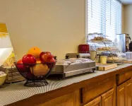 Quality Inn & Suites - sarapan
