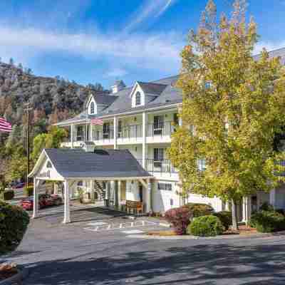 Quality Inn Yosemite Valley Gateway Hotel Exterior