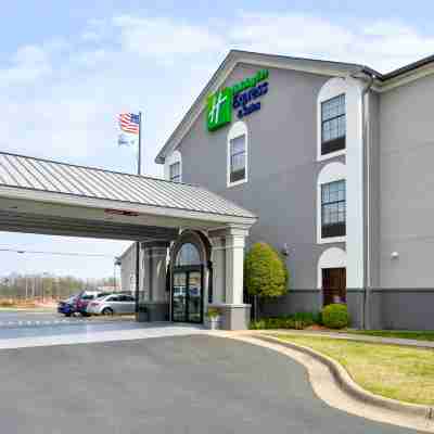 Holiday Inn Express & Suites North Little Rock Hotel Exterior