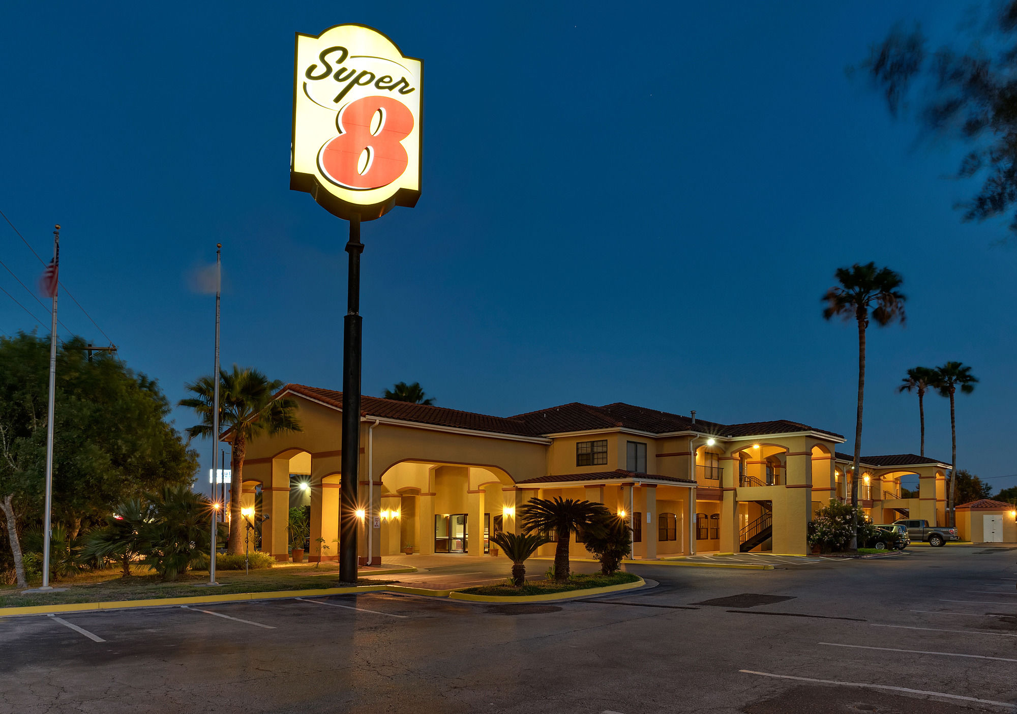 Super 8 by Wyndham Weslaco