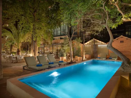 H10 Casa Mimosa Отели рядом с достопримечательностью «Площадь Испании»