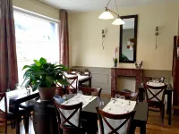 Hôtel les Boucles de Meuse فنادق في Montherme