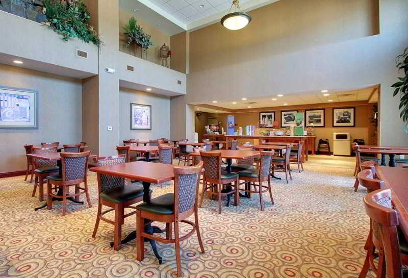 Hampton Inn & Suites West Bend