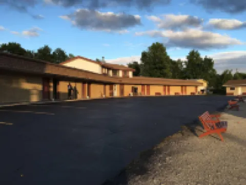 Tarragon Motel