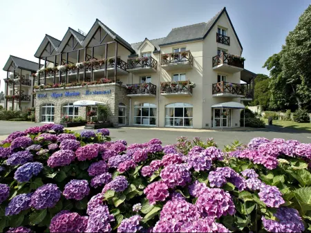 Hotel Aigue Marine Отели в г. Плёбьян