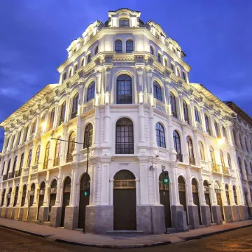 Parc Royale Suites Hotel