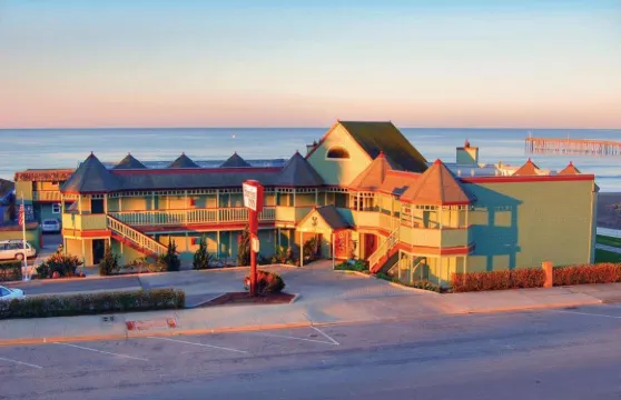 沙灘上的海岸線酒店