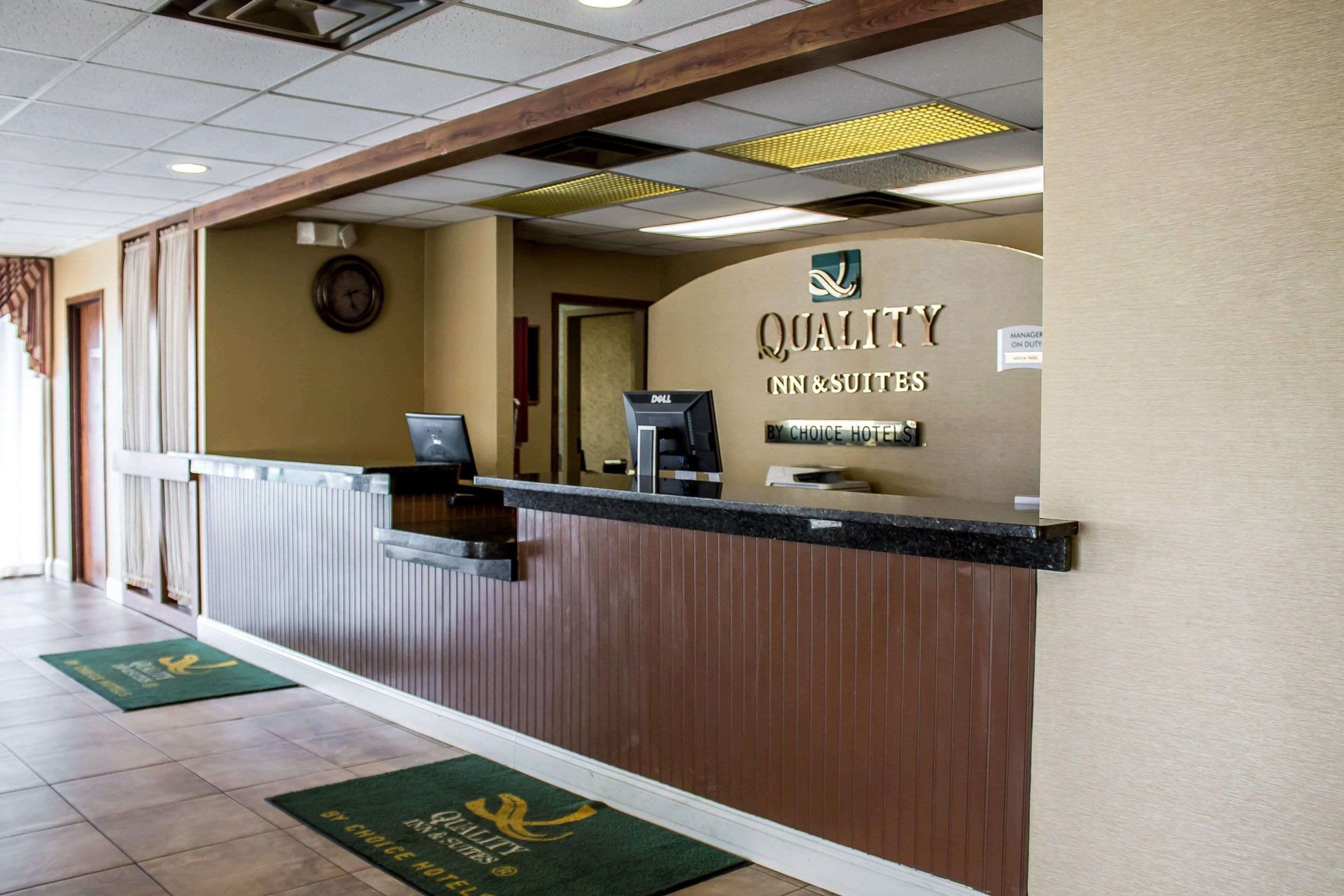 Quality Inn & Suites North Youngstown Area