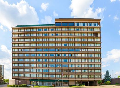 Quality Inn & Suites Cincinnati Downtown