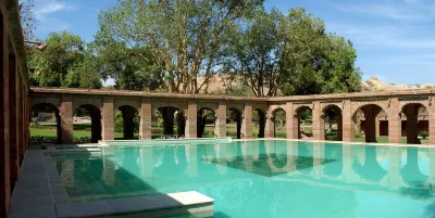 WelcomHeritage Bal Samand Lake Palace Hotel di 