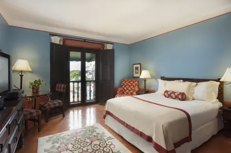 Hotel El Convento Отели рядом с Аэропорт Сан-Хуан Исла Грэйнд