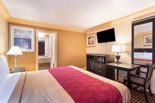 Rodeway Inn & Suites Birmingham I-59 exit 134 Отели в г. Трассвилл