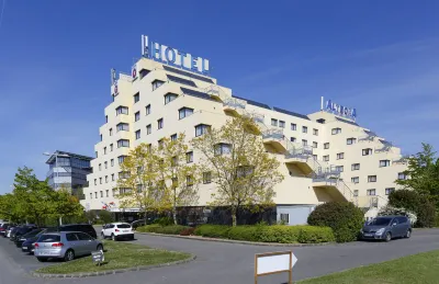 The Originals City Hôtel Alteora Poitiers Site du Futuroscope Hotels near Futuroscope Station