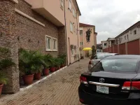 Grand Bee Suites Hotel a 