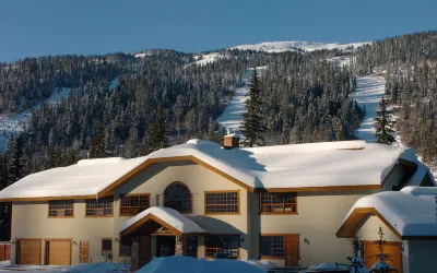 The Pinnacle Lodge Hotels in Sun Peaks