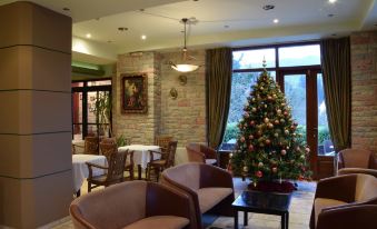 Mont Helmos Hotel