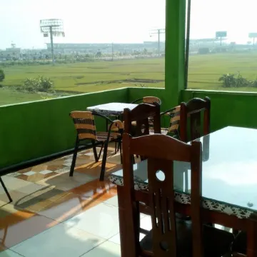 Family Transit Hotel Отели рядом с Аэропорт НойБай