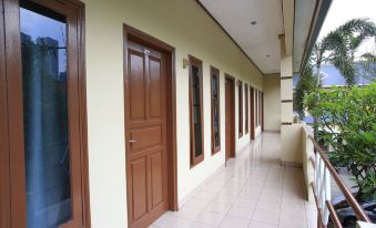 Reddoorz Plus @ Karet Pedurenan 3