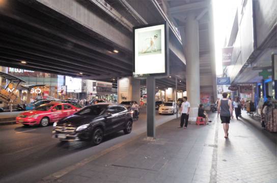 d varee silom