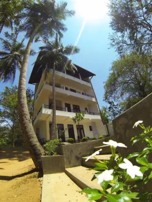 Hideaway Lodge Отели в г. Тангалла