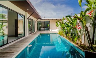 Tropical Pool Villas Near Phuket Zoo