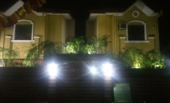 Luxury Suites 5 - Housity