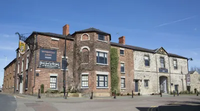 Wynnstay Arms, Ruabon, Wrexham Hotels near Llantysilio Mountain
