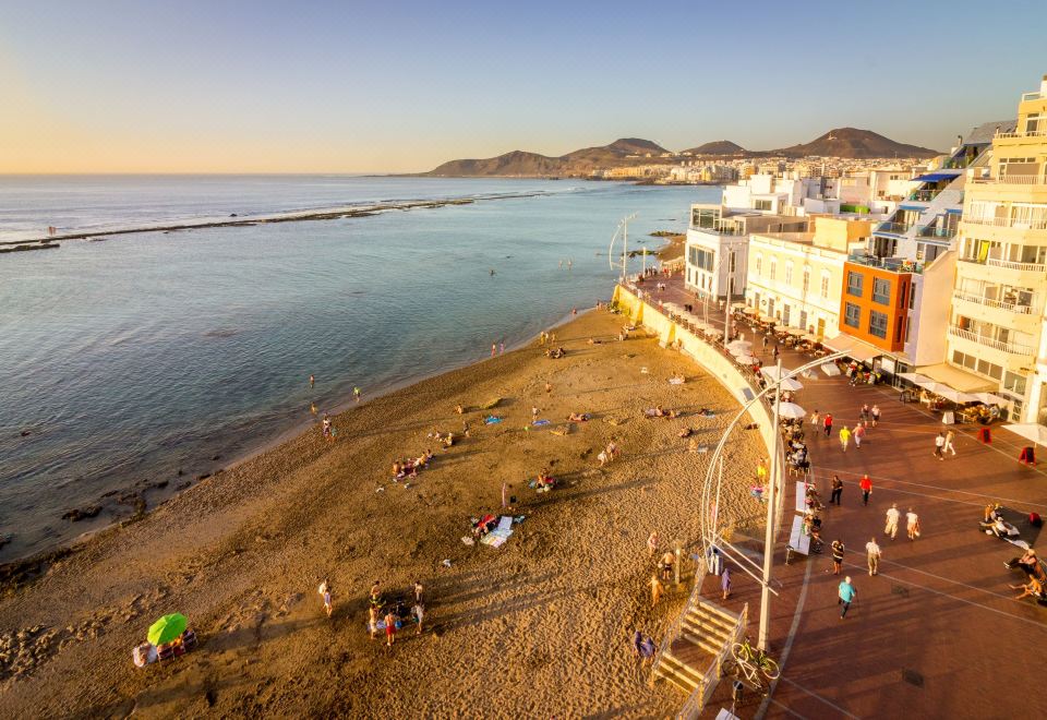 Playa Chica Dream - Living Las Canteras - Valoraciones de hotel de 3  estrellas en Las Palmas de Gran Canaria