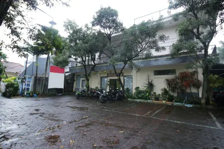 Hasanah Guesthouse Sawojajar