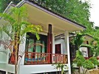 Benjamin's Hut Отели рядом с достопримечательностью «Srithanu Beach»